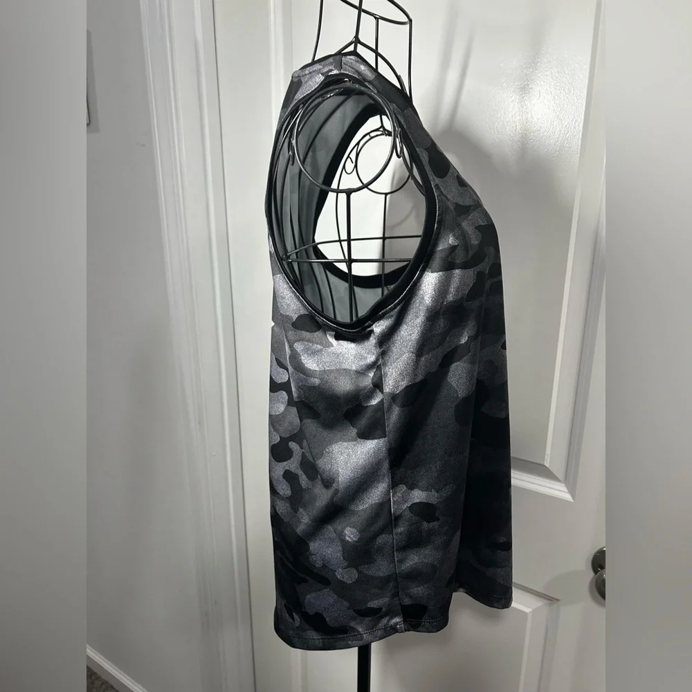 Nike Women's Black/Gray‎ Camouflage Tank Top